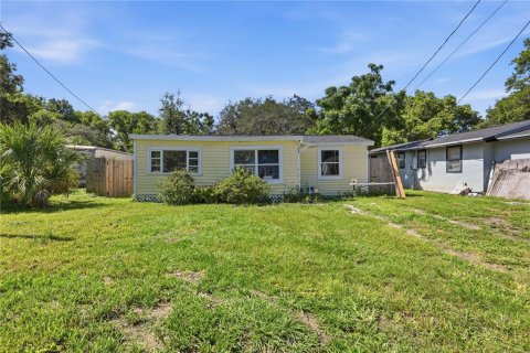 House in Apopka, Florida 2 bedrooms, 90.3 sq.m. № 2302393