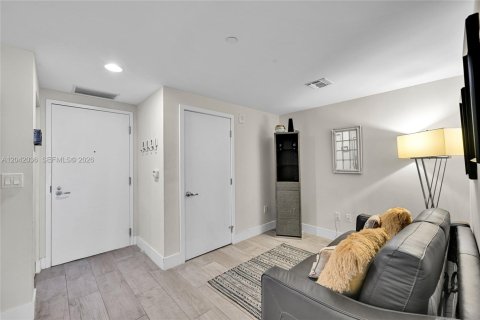 Condominio en venta en North Miami Beach, Florida, 1 dormitorio, 87.05 m2 № 2145862 - foto 4