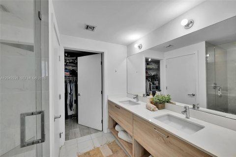 Condominio en venta en North Miami Beach, Florida, 1 dormitorio, 87.05 m2 № 2145862 - foto 23