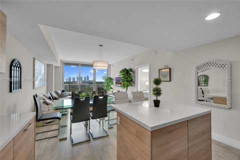 Condominio en venta en North Miami Beach, Florida, 1 dormitorio, 87.05 m2 № 2145862 - foto 6