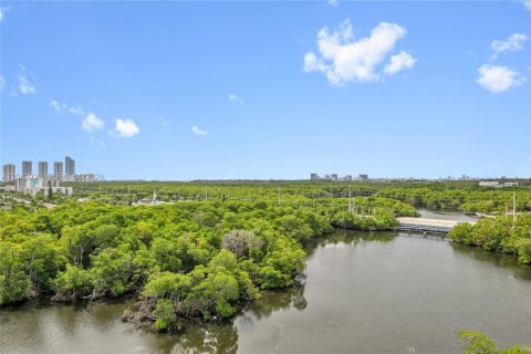 Condominio en North Miami Beach, Florida, 1 dormitorio  № 2145862
