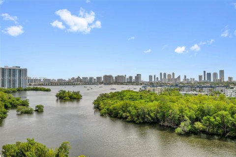 Condominio en venta en North Miami Beach, Florida, 1 dormitorio, 87.05 m2 № 2145862 - foto 20