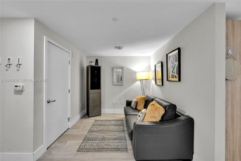 Condominio en venta en North Miami Beach, Florida, 1 dormitorio, 87.05 m2 № 2145862 - foto 3