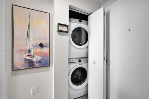 Condominio en venta en North Miami Beach, Florida, 1 dormitorio, 87.05 m2 № 2145862 - foto 26