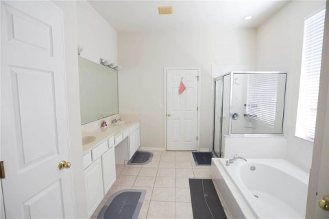 House in Tampa, Florida 5 bedrooms, 296.45 sq.m. № 1883937 - photo 24