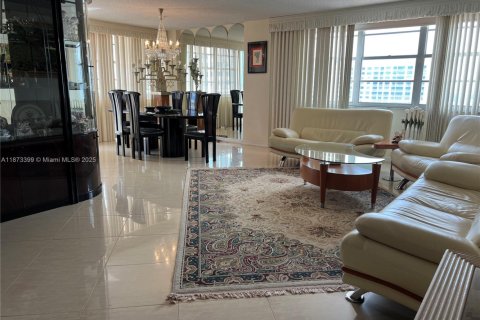 Купить кондоминиум в Санни-Айлс-Бич, Флорида 2 спальни, № 1983328 - фото 12