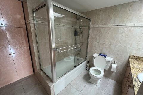 Купить кондоминиум в Санни-Айлс-Бич, Флорида 2 спальни, № 1983328 - фото 17