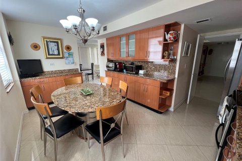 Купить кондоминиум в Санни-Айлс-Бич, Флорида 2 спальни, № 1983328 - фото 14