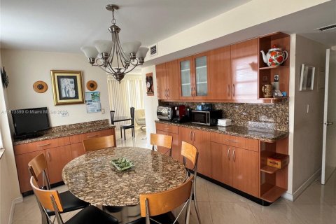 Купить кондоминиум в Санни-Айлс-Бич, Флорида 2 спальни, № 1983328 - фото 23