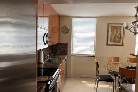 Купить кондоминиум в Санни-Айлс-Бич, Флорида 2 спальни, № 1983328 - фото 19