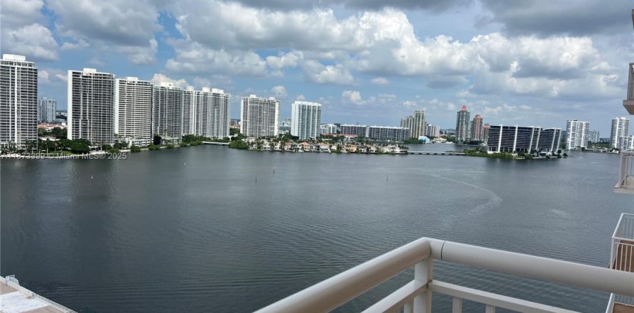 Кондоминиум с 2 спальнями в Санни-Айлс-Бич, Флорида № 1983328