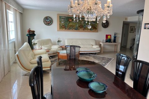 Купить кондоминиум в Санни-Айлс-Бич, Флорида 2 спальни, № 1983328 - фото 3