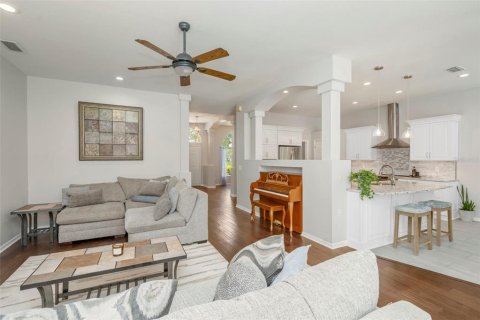 Villa ou maison à vendre à Tampa, Floride: 4 chambres, 251.95 m2 № 2150252 - photo 9