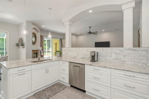 Villa ou maison à vendre à Tampa, Floride: 4 chambres, 251.95 m2 № 2150252 - photo 5