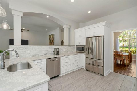Villa ou maison à vendre à Tampa, Floride: 4 chambres, 251.95 m2 № 2150252 - photo 4
