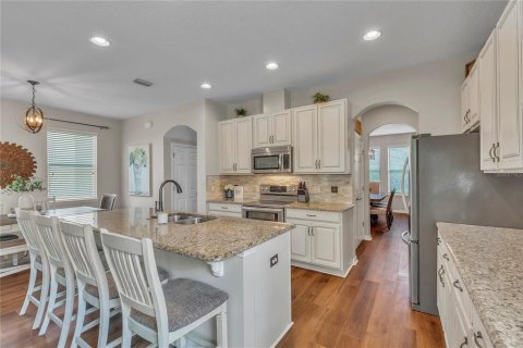House in Wesley Chapel, Florida 4 bedrooms, 276.29 sq.m. № 1894059 - photo 17
