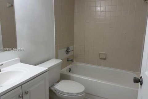 Condo in Hialeah, Florida, 2 bedrooms № 2071635 - photo 8