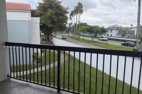 Condo in Hialeah, Florida, 2 bedrooms № 2071635 - photo 9