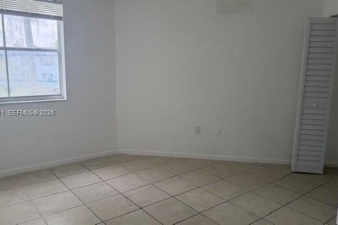 Condo in Hialeah, Florida, 2 bedrooms № 2071635 - photo 7