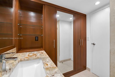 Condo in Aventura, Florida, 2 bedrooms  № 1830158 - photo 28