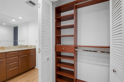 Condo in Aventura, Florida, 2 bedrooms  № 1830158 - photo 29