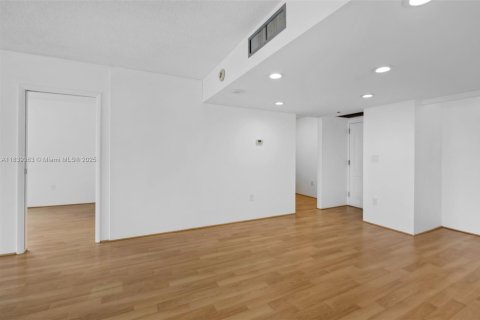 Condo in Aventura, Florida, 2 bedrooms  № 1830158 - photo 14