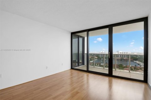 Condo in Aventura, Florida, 2 bedrooms  № 1830158 - photo 10