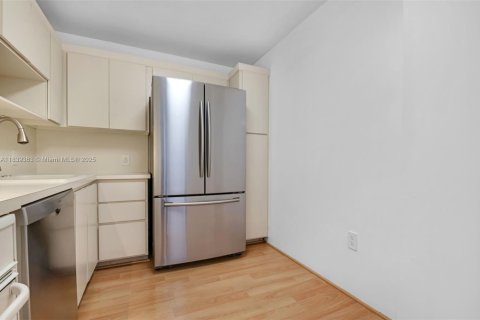 Condo in Aventura, Florida, 2 bedrooms  № 1830158 - photo 17