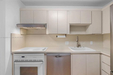 Condo in Aventura, Florida, 2 bedrooms  № 1830158 - photo 16