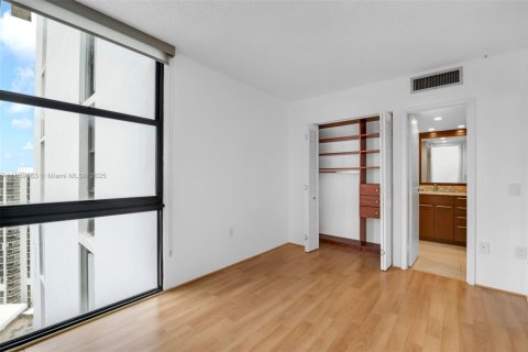 Condo in Aventura, Florida, 2 bedrooms  № 1830158 - photo 24