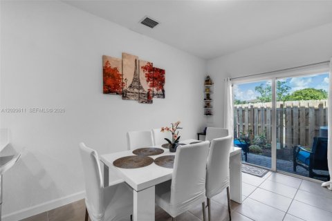 Touwnhouse à vendre à Homestead, Floride: 4 chambres, 175.77 m2 № 2256828 - photo 9