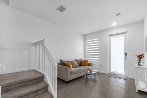 Touwnhouse à vendre à Homestead, Floride: 4 chambres, 175.77 m2 № 2256828 - photo 5
