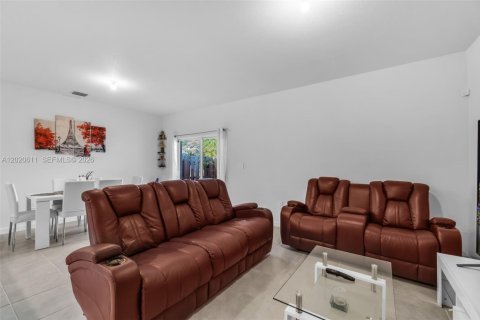 Touwnhouse à vendre à Homestead, Floride: 4 chambres, 175.77 m2 № 2256828 - photo 11