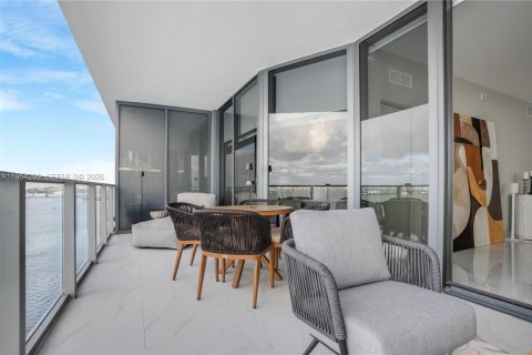 Condo in Miami, Florida, 4 bedrooms № 2008332 - photo 16