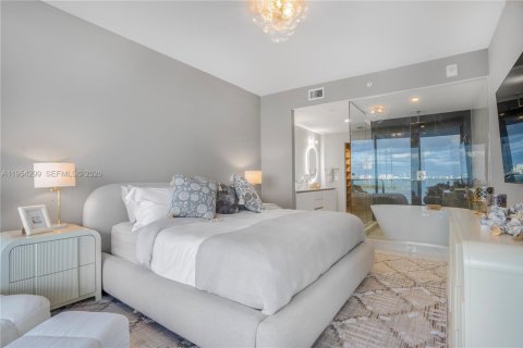 Condo in Miami, Florida, 4 bedrooms № 2008332 - photo 21