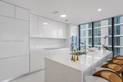 Condo in Miami, Florida, 4 bedrooms № 2008332 - photo 5