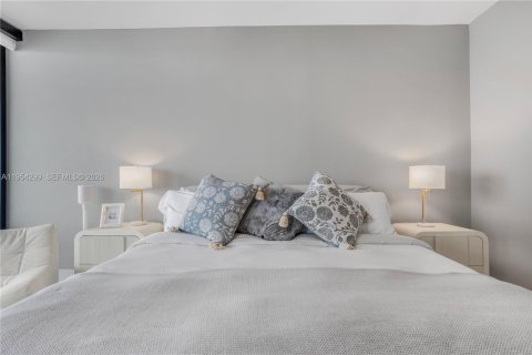 Condo in Miami, Florida, 4 bedrooms № 2008332 - photo 25