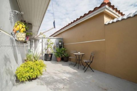 Купить виллу или дом в Майами, Флорида 3 спальни, 150.04м2, № 2001262 - фото 17