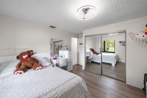 Villa ou maison à vendre à Cooper City, Floride: 4 chambres, 183.57 m2 № 1989283 - photo 24