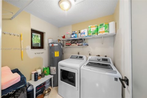 Villa ou maison à vendre à Cooper City, Floride: 4 chambres, 183.57 m2 № 1989283 - photo 27