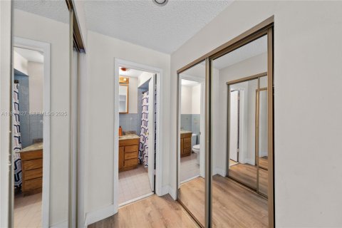 Villa ou maison à vendre à Cooper City, Floride: 4 chambres, 183.57 m2 № 1989283 - photo 17