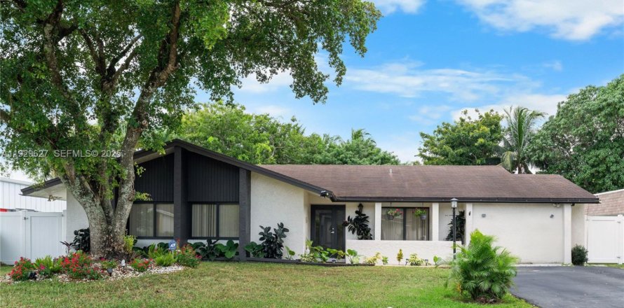 Villa ou maison à Cooper City, Floride 4 chambres, 183.57 m2 № 1989283