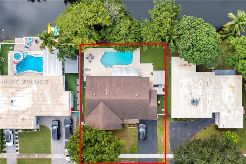 Villa ou maison à vendre à Cooper City, Floride: 4 chambres, 183.57 m2 № 1989283 - photo 28