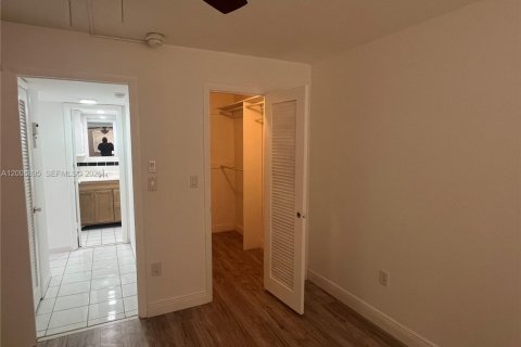 Condominio en venta en Sunrise, Florida, 1 dormitorio, 59.46 m2 № 2170768 - foto 18