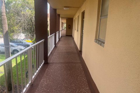 Condominio en venta en Sunrise, Florida, 1 dormitorio, 59.46 m2 № 2170768 - foto 3