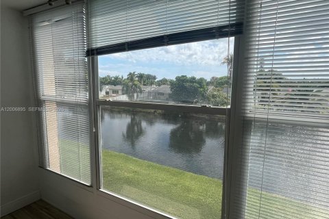 Condominio en venta en Sunrise, Florida, 1 dormitorio, 59.46 m2 № 2170768 - foto 9