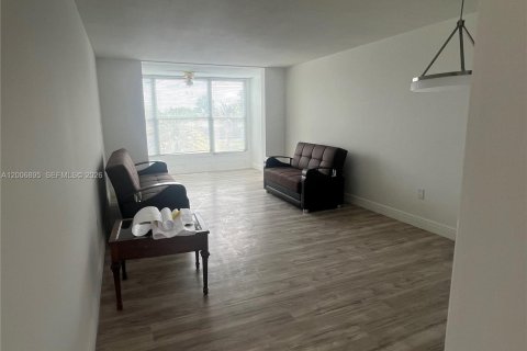 Condominio en venta en Sunrise, Florida, 1 dormitorio, 59.46 m2 № 2170768 - foto 6