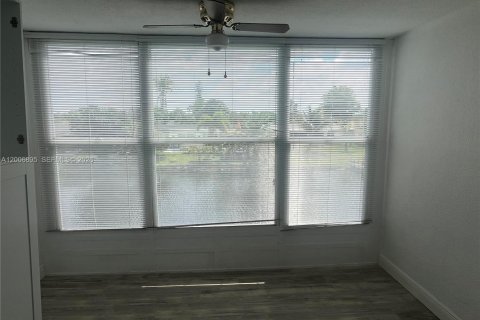 Condominio en venta en Sunrise, Florida, 1 dormitorio, 59.46 m2 № 2170768 - foto 7