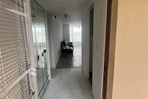 Condominio en venta en Sunrise, Florida, 1 dormitorio, 59.46 m2 № 2170768 - foto 5
