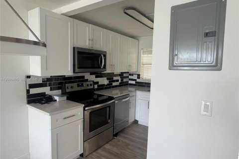 Condominio en venta en Sunrise, Florida, 1 dormitorio, 59.46 m2 № 2170768 - foto 12